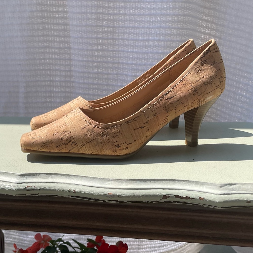 NWOT Aerosols size 9 cork heels